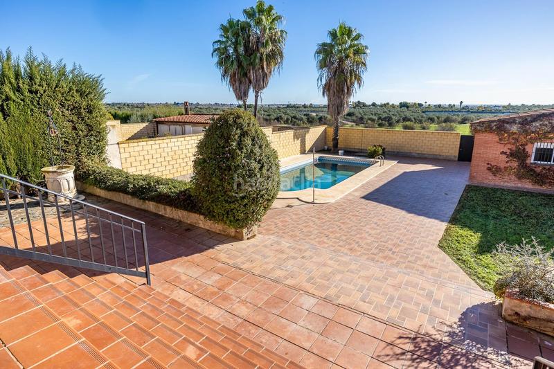 Foto 3d0905bc-f7bf-4bcd-94c2-ba6cc7e6c367. Xalet amb aparcament piscina a Almensilla