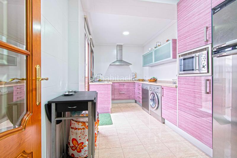 Foto 44abc865-1db5-41b1-a530-1b55a8b7946d. Casa con parcheggio in Cruz Roja Sevilla