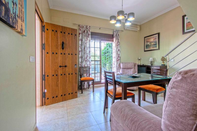 Foto aaa14fe3-696f-4ebf-8d75-d393edca5f2b. Casa con parcheggio in Cruz Roja Sevilla