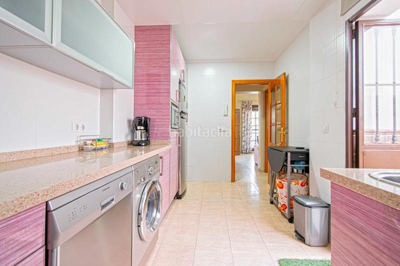 Foto ab3f3572-557f-439e-81e5-5aad2ffa0584. Casa con parcheggio in Cruz Roja Sevilla