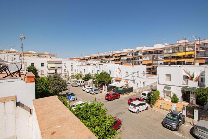 Foto b581012e-eaea-4759-a4dd-82fbc7ab417e. Casa con parcheggio in Cruz Roja Sevilla