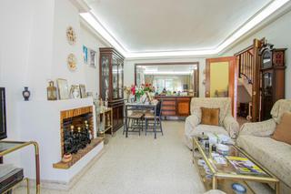 Maison jumelée  Calle del conde de prado castellano. Fantástico adosado ubicado en gines