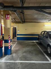 Parking coche en Urbadiez - Entrepuentes. Estupenda plaza de garaje en edificio senador!!