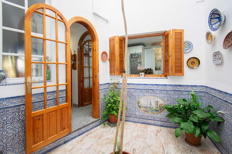 Foto cdcaee79-6da9-46b8-977f-88129fe54f06. House with parking in San Julián Sevilla