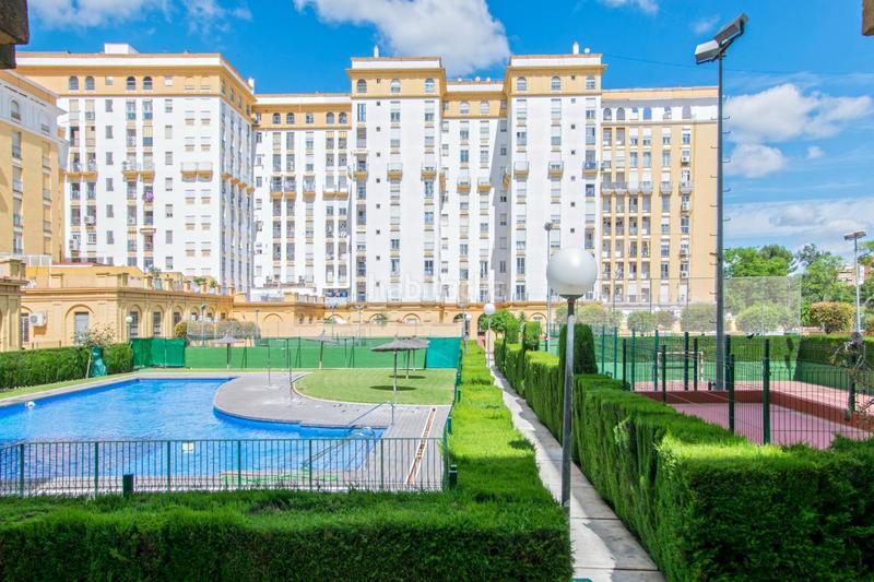 Foto a5098167-61ba-4c4f-bb81-5ce3efc0873c. Pis amb calefacció aparcament piscina a Urbadiez - Entrepuentes Sevilla