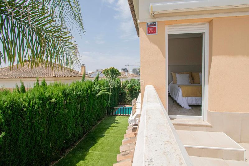 Foto 22b3d66f-3cf0-4890-8999-5e79ec008d62. Chalet avec parking piscine dans Olivar de Quintos Montequinto