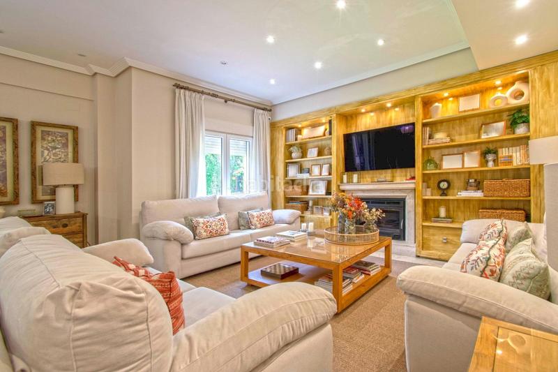 Foto 607a3618-fe10-4063-9398-fa20d452d3eb. Chalet avec parking piscine dans Olivar de Quintos Montequinto