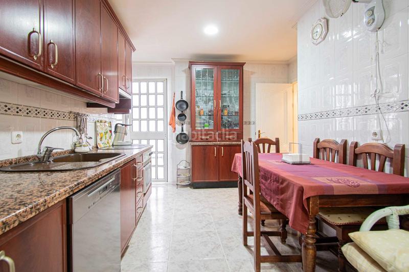 Foto cce58d8c-2167-4c6e-941a-b92736613dd8. Appartamento con riscaldamento parcheggio in Triana Oeste Sevilla