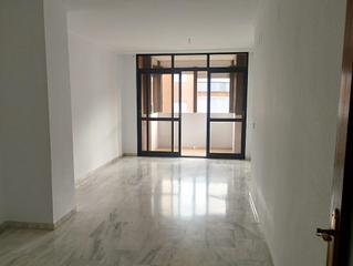 Lloguer Pis a Colores -  Entreparques. De amplias estancias, muy luminoso, con plaza de garaje y listo