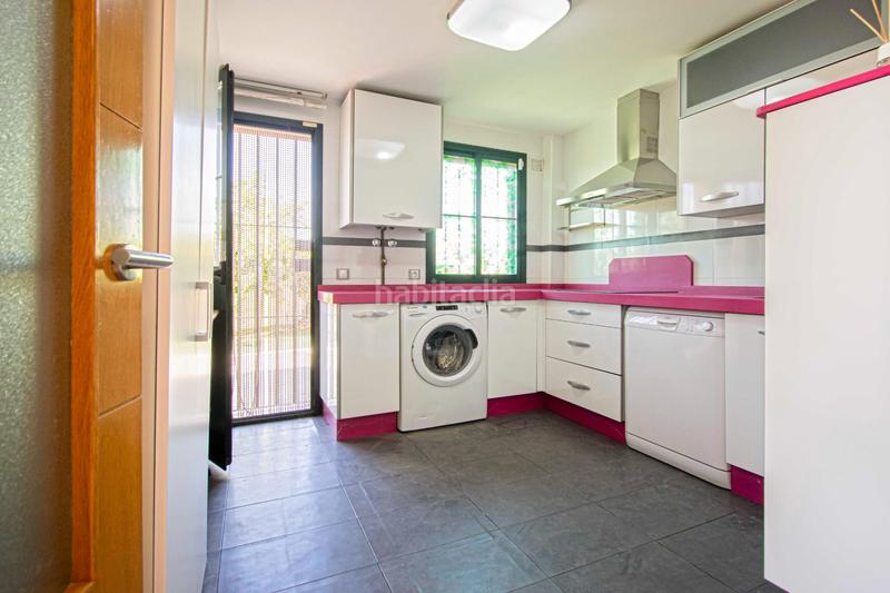 Foto 26db7801-0a6b-4a01-a4c4-307a58e52303. Casa aparellada amb piscina a Oromana Alcalá de Guadaira