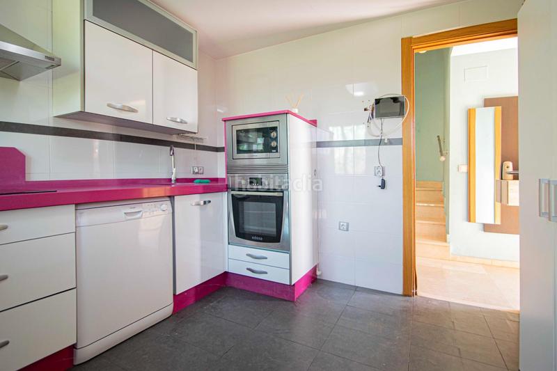 Foto 64bcc6de-80ae-49e1-ab55-f3517f637a48. Casa aparellada amb piscina a Oromana Alcalá de Guadaira