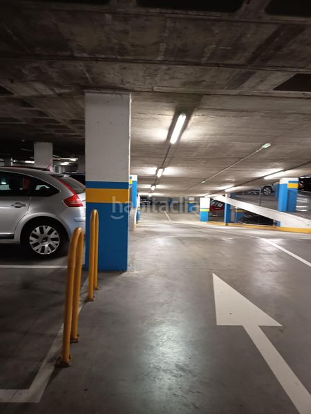 Foto b63e2163-553a-494d-b8aa-234a01fe25c5. Aparcament cotxe a San Pablo Sevilla