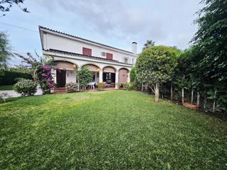 Casa  Calle fray marcos de niza. Preciosa vivienda en venta en santa clara