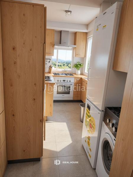 Foto 9c7cae84-37f0-4272-8895-3955f0d7387d. Piso estupendo piso junto avenida de la barzola!!! en Sevilla