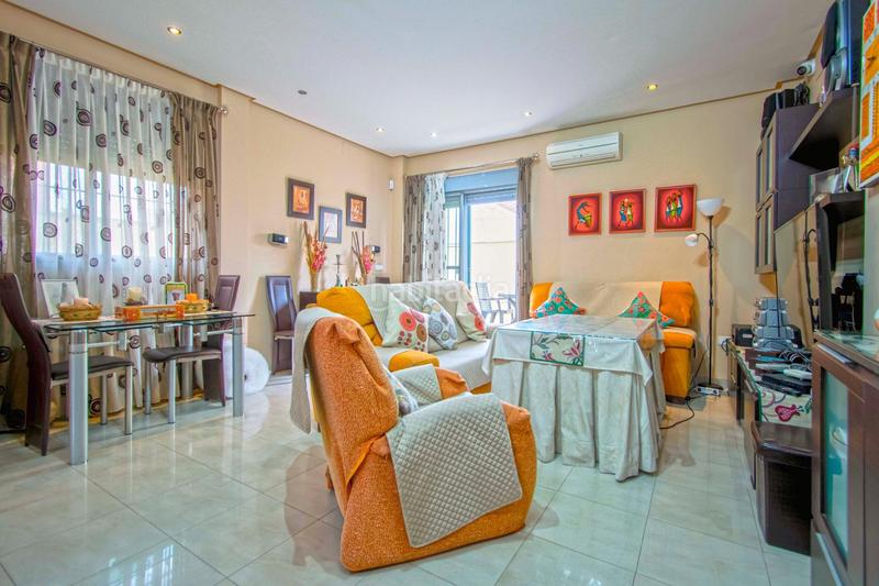 Foto 54c501c3-f920-47e0-894d-fc0f35f80800. Maison jumelée avec chauffage dans Centro Bormujos