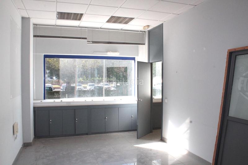 Foto 09eca2a0-620a-4c39-ae8e-a7973ebf9c89. Rent business premise in Parque Alcosa Sevilla