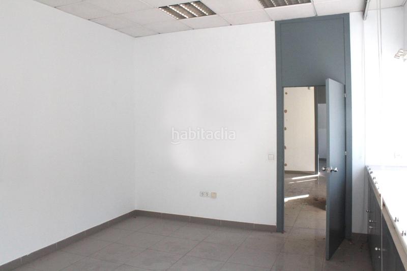 Foto 3bfc01af-5a27-4b0b-a48c-79b5e62dccbb. Rent business premise in Parque Alcosa Sevilla