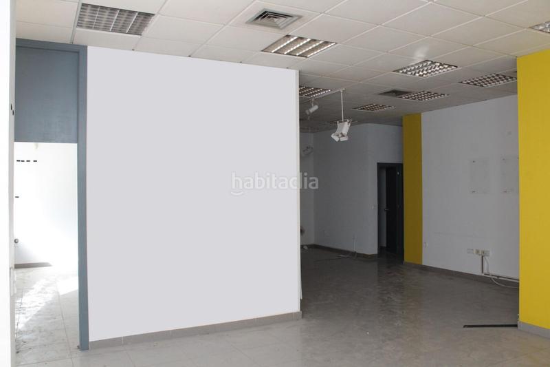 Foto 6135056d-bcbe-4a10-ac37-fe8f2b98b270. Rent business premise in Parque Alcosa Sevilla