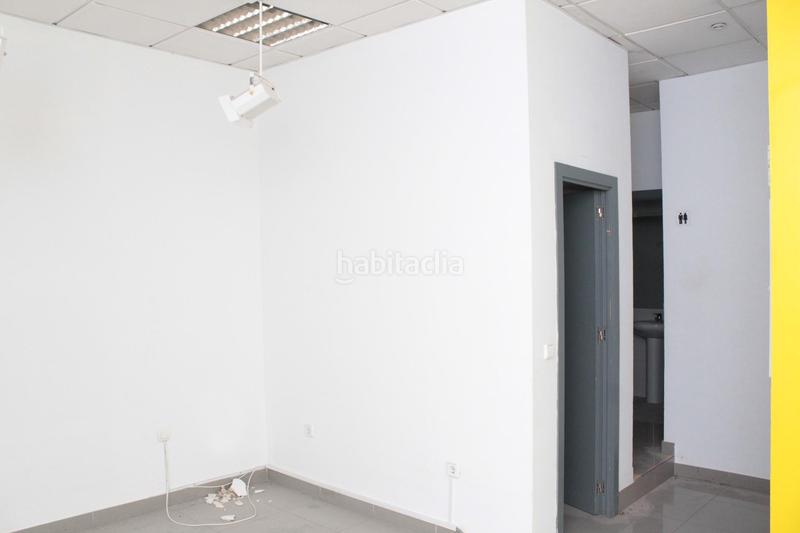 Foto 695b7044-2cab-406b-8b2c-942f697b6e42. Rent business premise in Parque Alcosa Sevilla