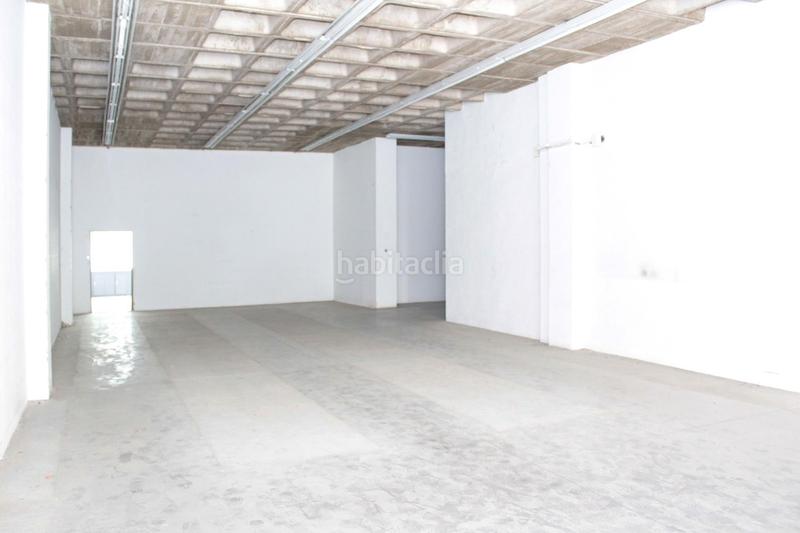 Foto f44e8a6e-c20c-4058-b6eb-eb487ebfe6b8. Rent business premise in Parque Alcosa Sevilla