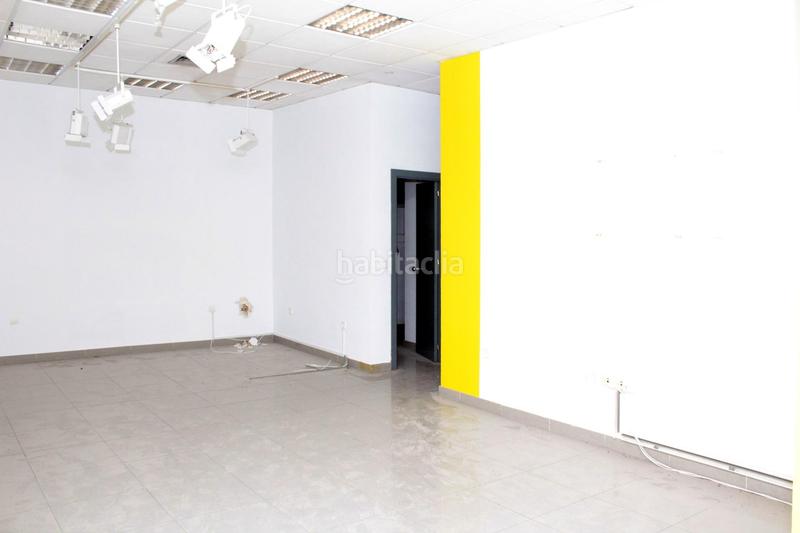 Foto 21fce30a-69e3-4cf9-9171-7ef12235c986. Alquiler local comercial en Parque Alcosa Sevilla