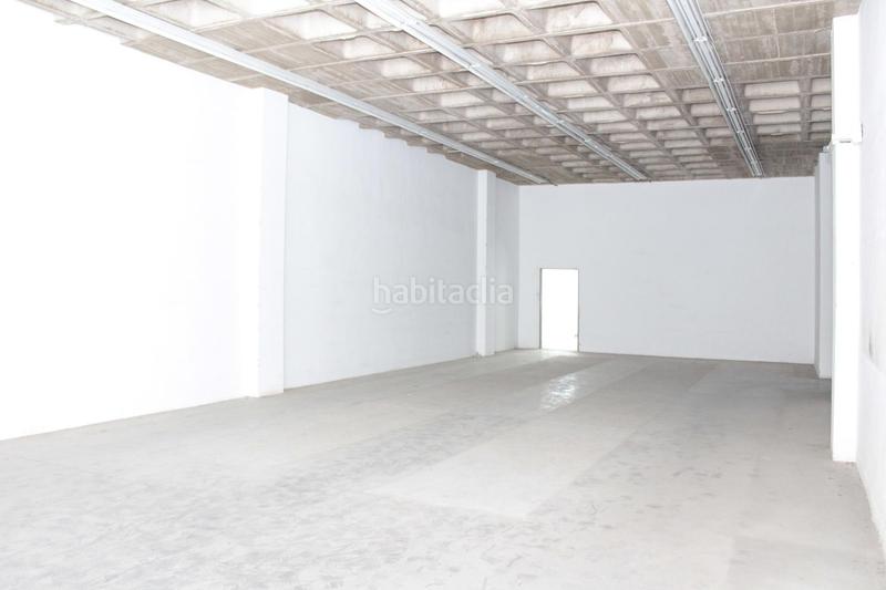 Foto 68d7f7db-76af-4513-8152-e8542604a756. Alquiler local comercial en Parque Alcosa Sevilla