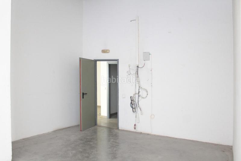 Foto 03d718c4-cec0-4be5-9dab-6ac4dc43987b. Lloguer local comercial a Parque Alcosa Sevilla