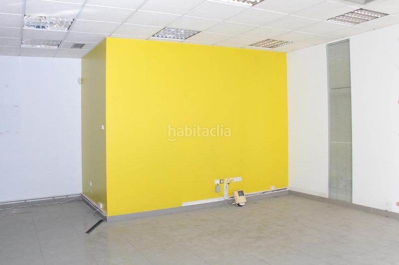 Foto 18a4da6a-9aab-42b3-a3e7-f390c1c58a4a. Lloguer local comercial a Parque Alcosa Sevilla