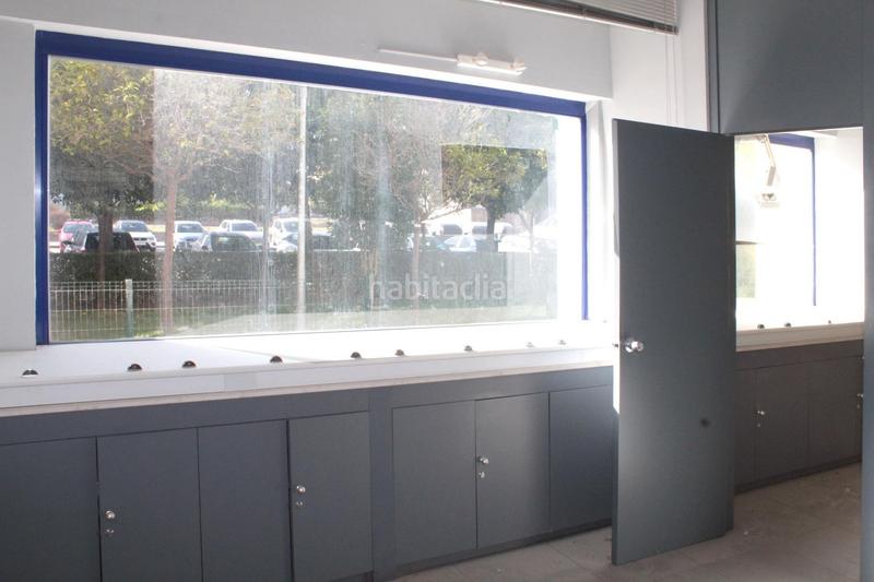 Foto 1dfd9298-5245-48fd-ac78-539377734610. Lloguer local comercial a Parque Alcosa Sevilla