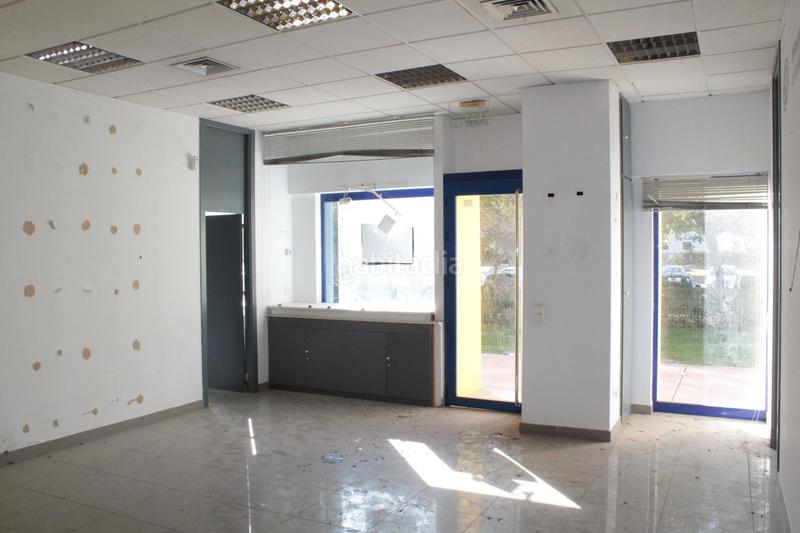Foto fb128413-9b29-4939-81ca-19054610a370. Lloguer local comercial a Parque Alcosa Sevilla