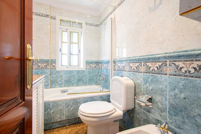 Foto 533d1191-3b4b-42d9-810f-ff26bd4553d7. Casa adossada amb aparcament a colores - entreparques Sevilla