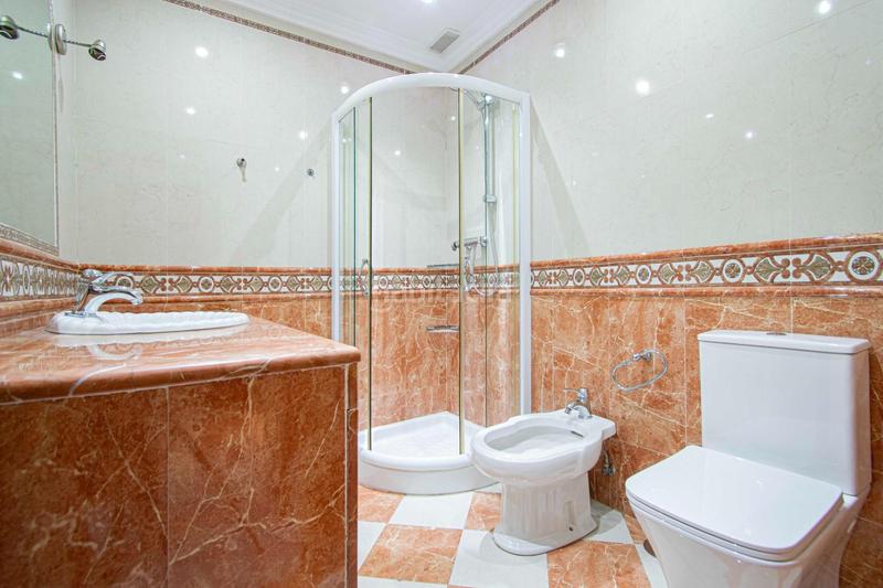 Foto d0295bab-f0cf-484f-8c0c-3e1475cf971f. Casa adossada amb aparcament a colores - entreparques Sevilla