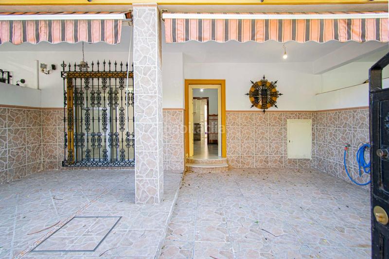 Foto e94f9a07-e238-4120-aaf8-e58a32cab2da. Casa adossada amb aparcament a colores - entreparques Sevilla