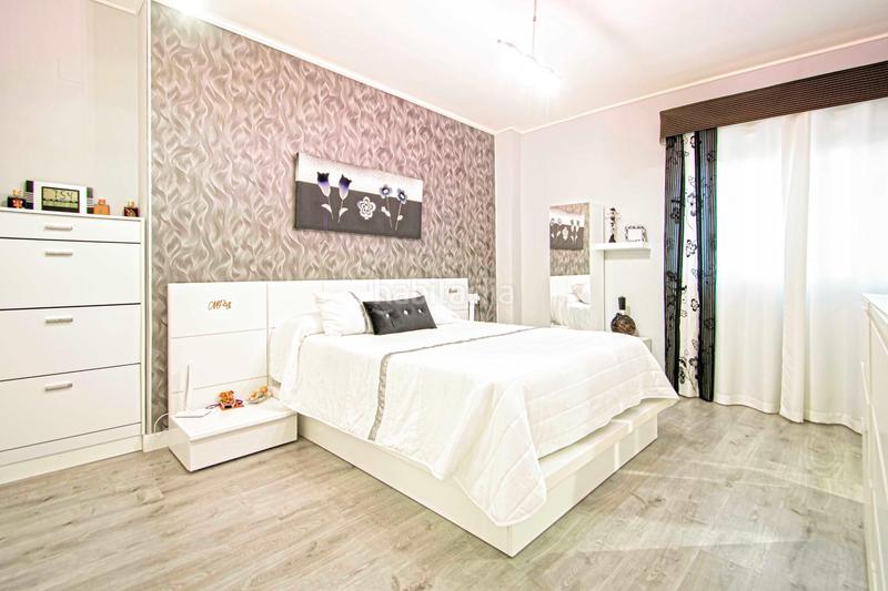 Foto 3700451d-e973-465d-b8ba-d6e66c8dc7e0. Maison jumelée avec parking piscine dans Espartinas pueblo Espartinas