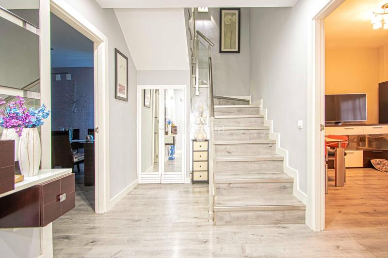 Foto 39ec44a3-f485-498c-9fa4-f91048222bb4. Maison jumelée avec parking piscine dans Espartinas pueblo Espartinas