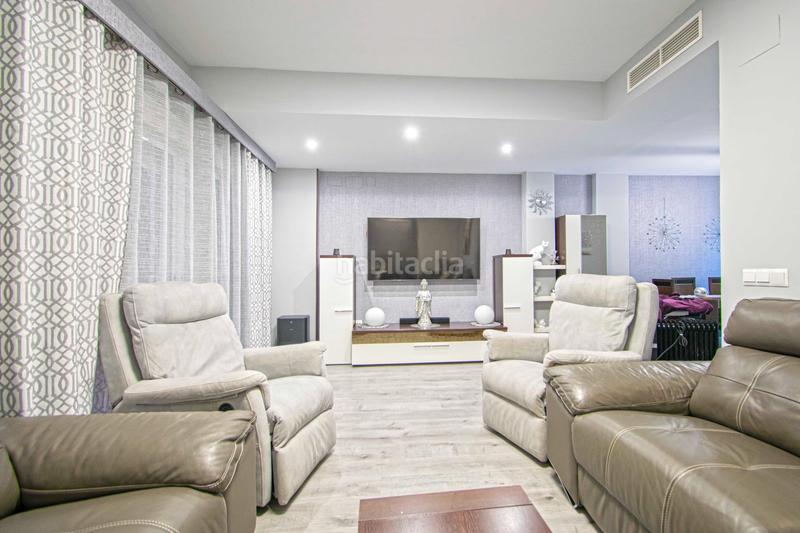 Foto 79ab775b-ea30-411e-bd87-7cb633a2e809. Maison jumelée avec parking piscine dans Espartinas pueblo Espartinas