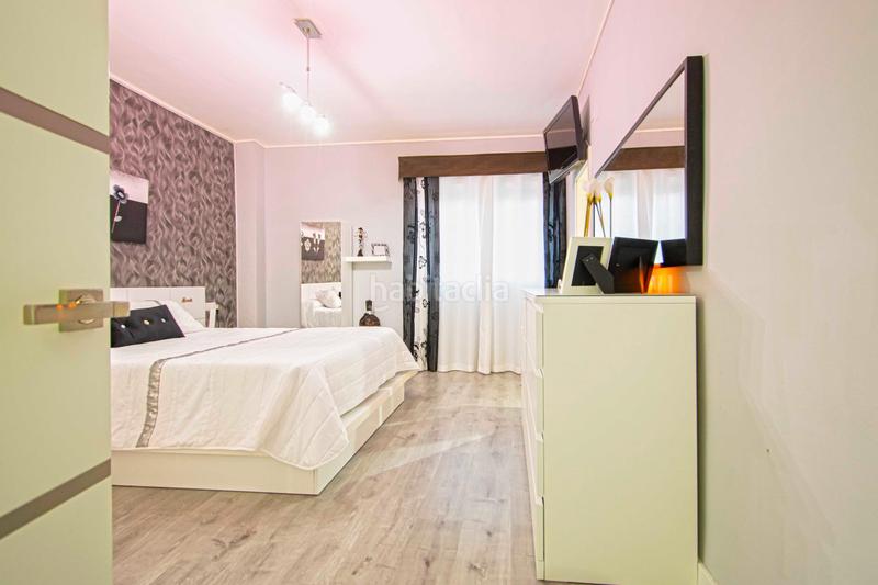 Foto a5d8f3ab-574c-4142-b744-3d760e3f58c1. Maison jumelée avec parking piscine dans Espartinas pueblo Espartinas