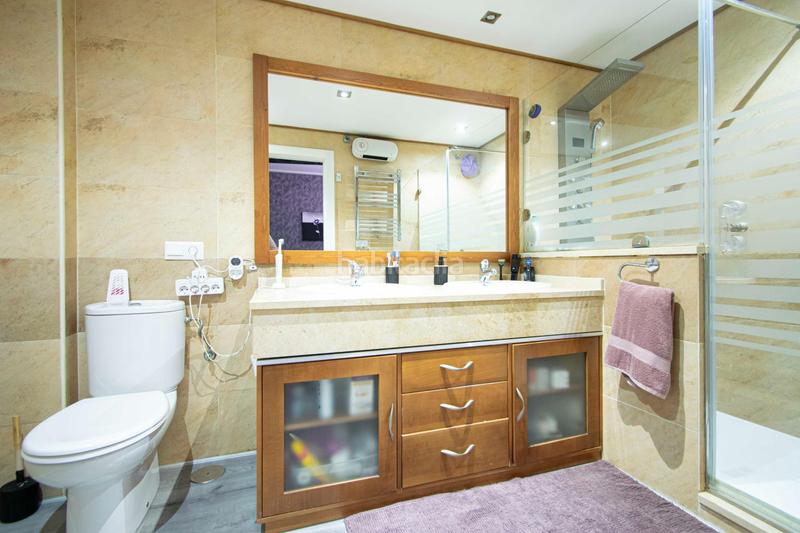 Foto afd0b10f-f2d6-428e-9b55-662a2024e362. Maison jumelée avec parking piscine dans Espartinas pueblo Espartinas