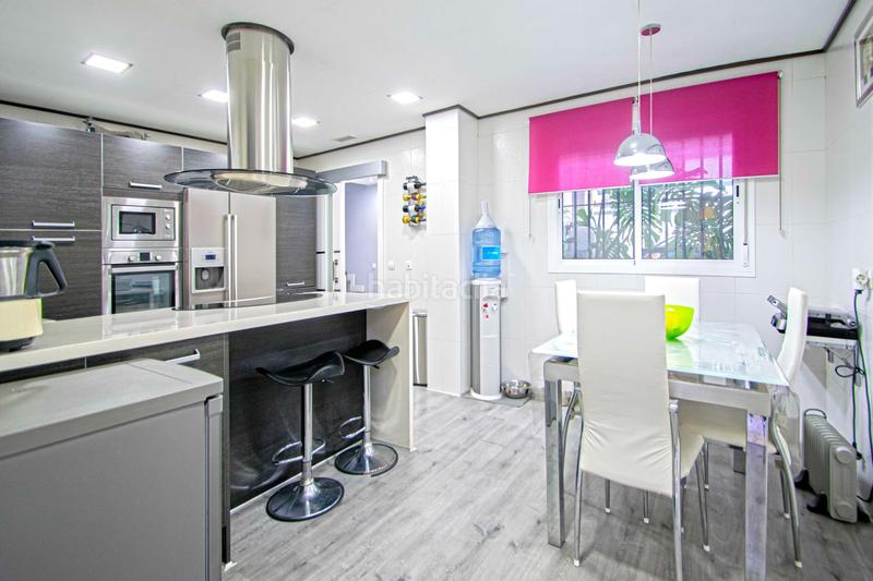 Foto c190627c-22e9-4353-8af1-b1dd6bbfcedf. Maison jumelée avec parking piscine dans Espartinas pueblo Espartinas