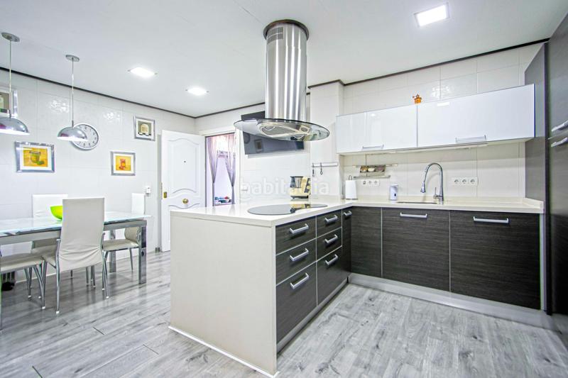 Foto d8dd04de-858f-4be2-bf5f-d8d2c188d0e4. Maison jumelée avec parking piscine dans Espartinas pueblo Espartinas