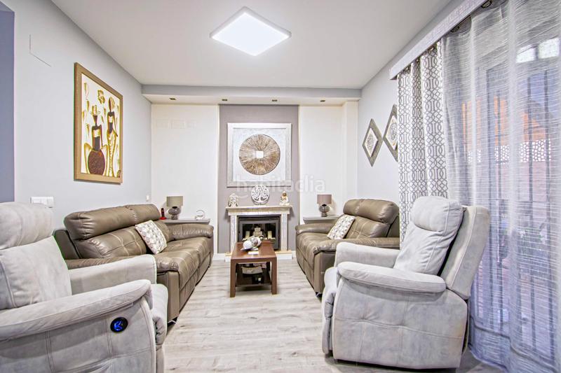 Foto f41ac608-e4b0-4340-b707-a4f3b7752bc7. Maison jumelée avec parking piscine dans Espartinas pueblo Espartinas