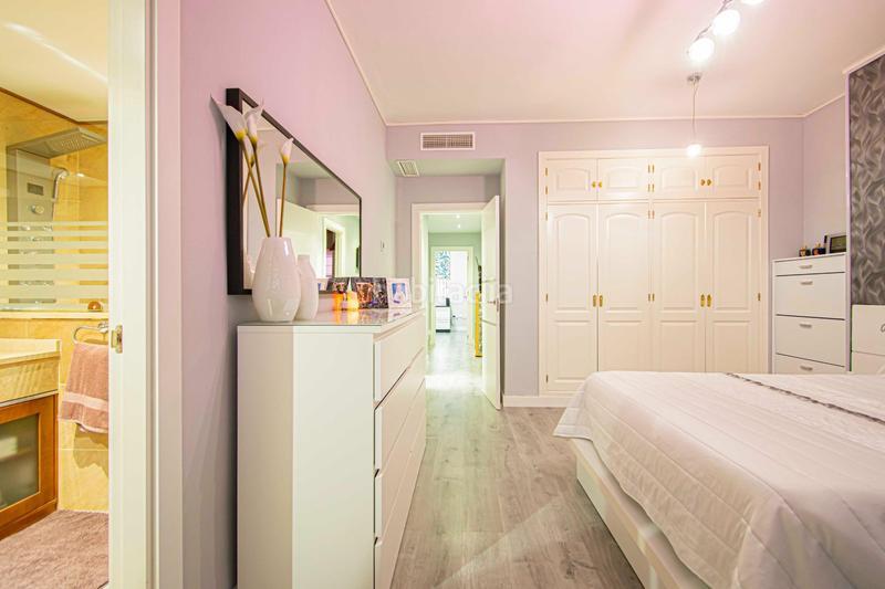 Foto ffc469e4-b9c6-4f85-9d19-c0a5b7e03606. Maison jumelée avec parking piscine dans Espartinas pueblo Espartinas