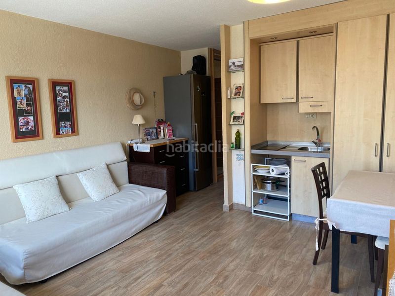 Foto a179351f-cc3f-4604-851b-2883878af220. Estudi amb piscina a Golf - Torre Almenara Almonte