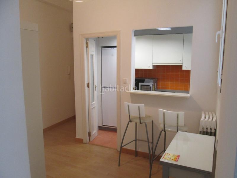 Foto 8513b9de-eeec-4acc-bd14-c9df2886c0b1. Rent flat in Feria Sevilla