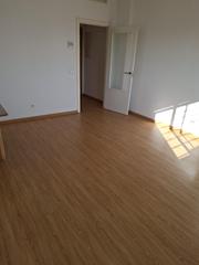 Pis  Calle estrella vega. Precioso piso vpo en venta en pino montano cerca de parada de me