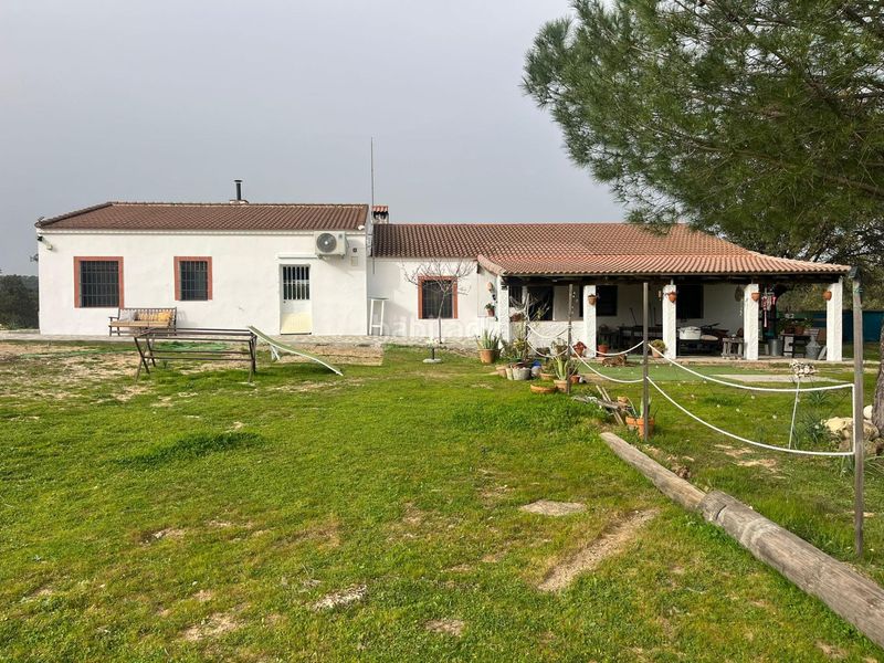 Foto 47e1b250-f370-4cb4-aeb9-11cb39d171aa. Masia amb aparcament piscina a Ronquillo (El)