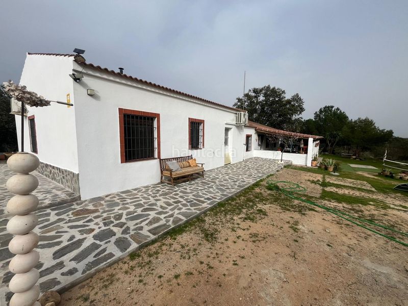 Foto f2f28caa-7b3b-4a72-8317-54dda58ddc54. Masia amb aparcament piscina a Ronquillo (El)