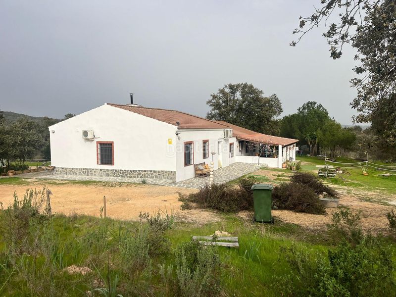 Foto f4ab8ec4-bb85-46d9-97d1-d0a24878f3d8. Masia amb aparcament piscina a Ronquillo (El)