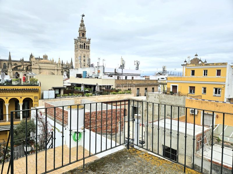 Foto e0058b50-56b4-48d9-8f2c-91e743ee1824. Casa amb aparcament a Alfalfa - Santa Cruz Sevilla