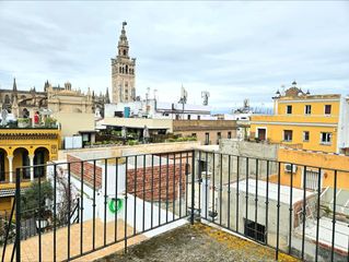Casa a Alfalfa - Santa Cruz. Exclusiva vivienda en esquina con mirador y terraza en el barrio
